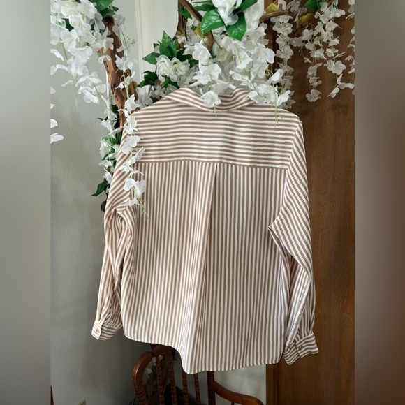 VINTGE Beautiful Button Down Blouse - Picture 5 of 6